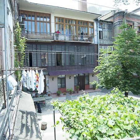 Apartment In Purtseladze Street Тбилиси Екстериор снимка