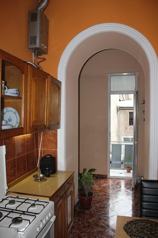 Apartment In Purtseladze Street Тбилиси Екстериор снимка