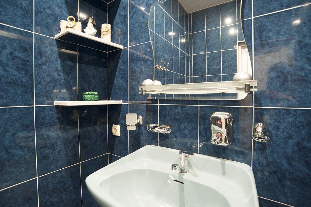 Apartment In Purtseladze Street Тбилиси Екстериор снимка