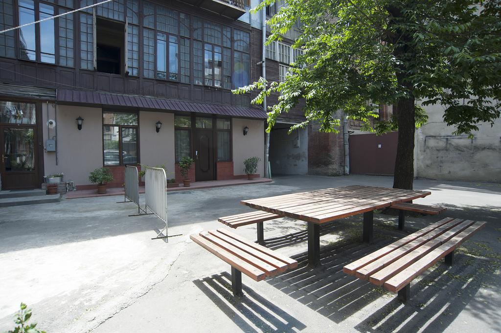 Apartment In Purtseladze Street Тбилиси Екстериор снимка